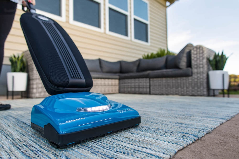 Riccar Cordless SupraLite R10CV.10 cleaning a patio rug cordlessly